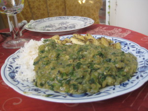 Palak dal (Spinat mit Linsen), Reis und Yam masala